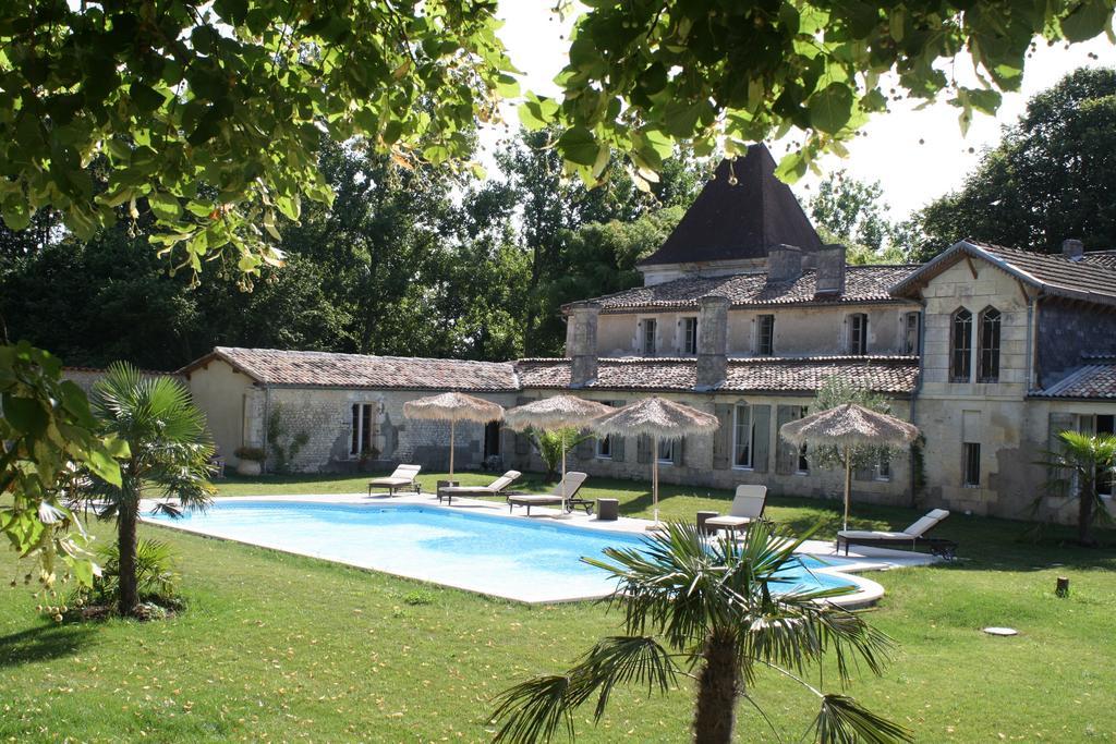 Chateau de Puyrigaud Bed & Breakfast Léoville Exterior foto