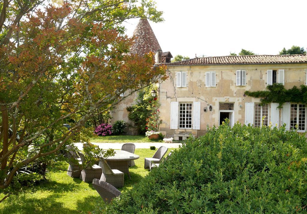 Chateau de Puyrigaud Bed & Breakfast Léoville Exterior foto