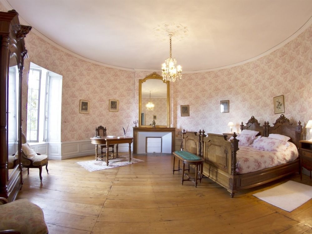 Chateau de Puyrigaud Bed & Breakfast Léoville Exterior foto